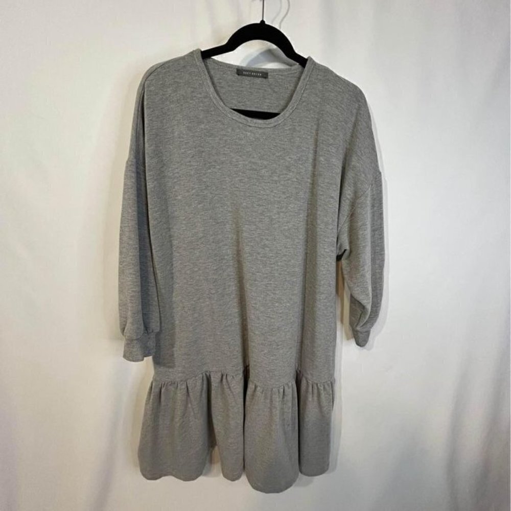 Woman’s ruffle hem dress/tunic. Gray. Size large. Viscose,spandex,poly blend. So